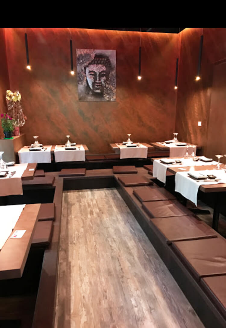 yaki-sushi-fusion-restaurant-interni-tavoli